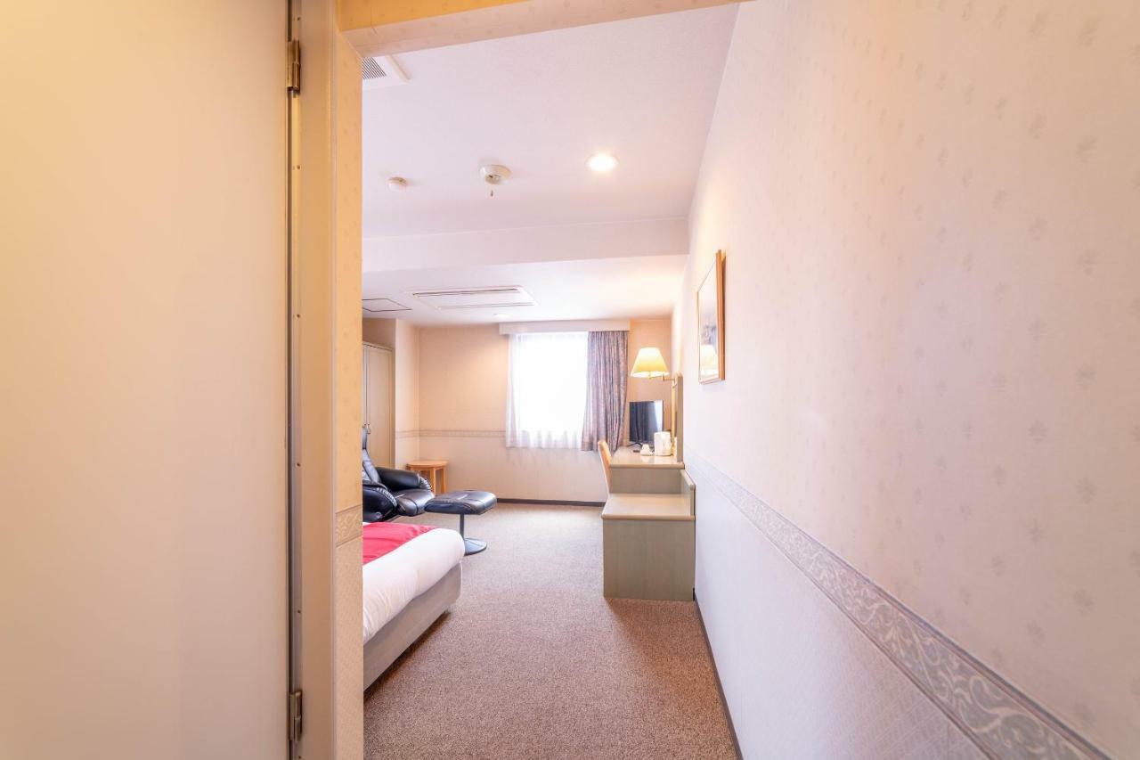 Oyo Business Hotel Nishiura Yokkaichi Ngoại thất bức ảnh